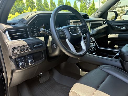 Used 2024 GMC Yukon XL Denali AWD/4WD image 24