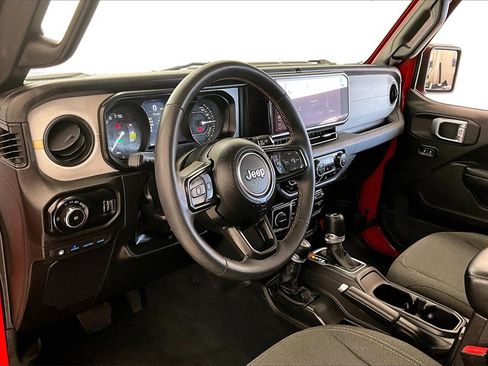 Used 2024 Jeep Wrangler Unlimited w/ Convenience Group image 13