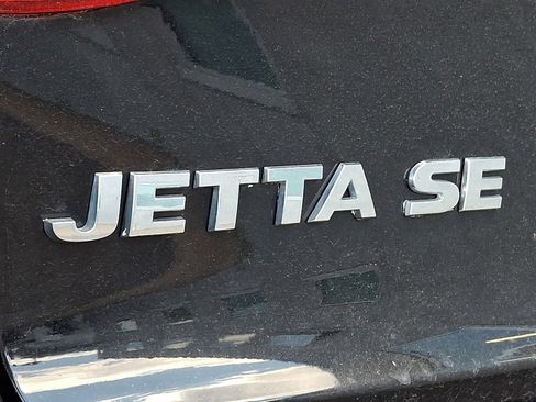 Used 2016 Volkswagen Jetta SE FWD image 4