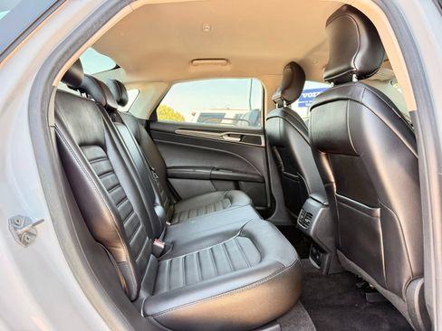 Used 2018 Ford Fusion SE w/ Equipment Group 602A FWD image 16