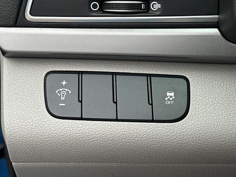 Used 2017 Hyundai Elantra SE image 31