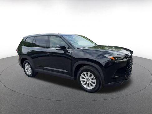 Used 2025 Toyota Grand Highlander FWD image 2