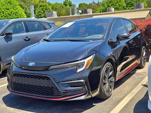 Used 2023 Toyota Corolla SE w/ SE Package FWD image 4