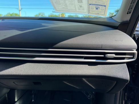 Used 2023 Hyundai Elantra Limited image 57