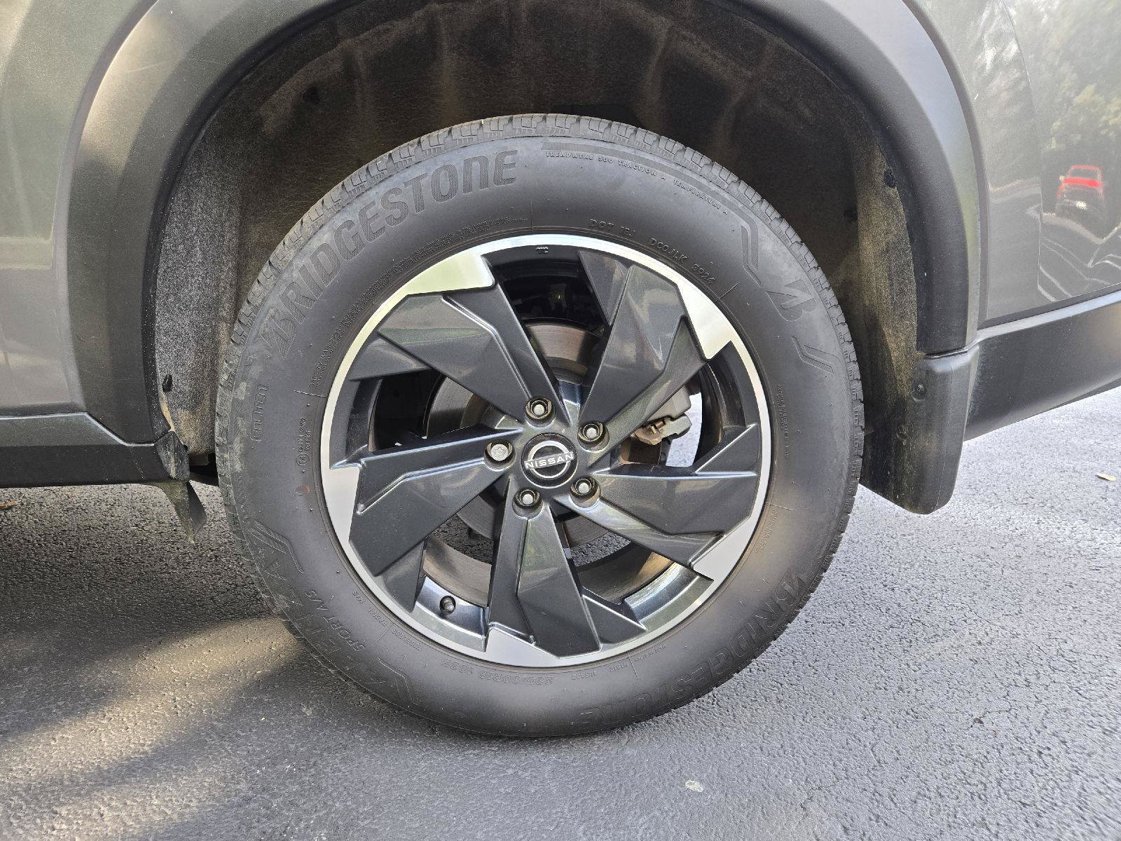 Used 2025 Nissan Rogue SV AWD/4WD image 11