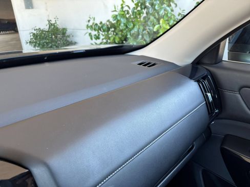 Used 2025 Nissan Pathfinder SV FWD image 37