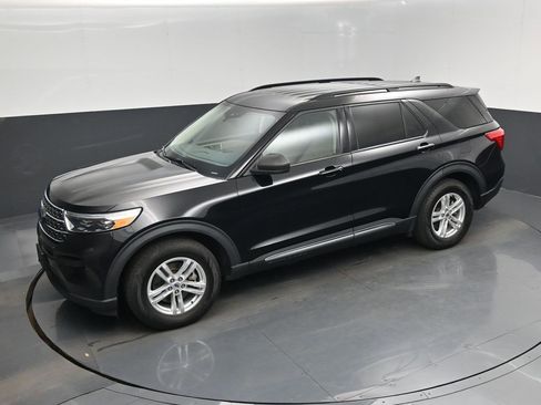 Used 2022 Ford Explorer XLT image 34