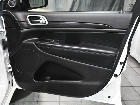 Used 2021 Jeep Grand Cherokee Laredo X image 13