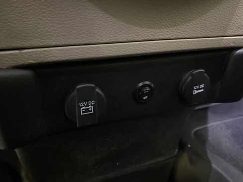 Used 2016 Chrysler Town & Country Touring w/ Driver Convenience Group image 29