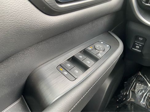 Used 2025 Nissan Armada SV AWD/4WD image 24