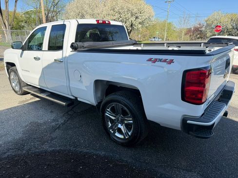 Used 2018 Chevrolet Silverado 1500 Custom w/ Custom Value Package AWD/4WD image 14