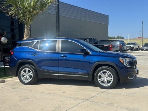 Used 2023 GMC Terrain SLE w/ Driver Convenience Package image 6