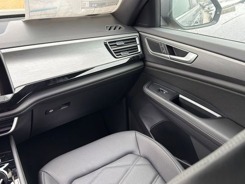 New 2026 Volkswagen Atlas Cross Sport SE FWD image 28