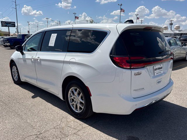 Used 2025 Chrysler Pacifica Select FWD image 4