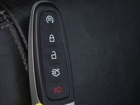 Used 2017 Ford Taurus SEL w/ Equipment Group 201A image 31