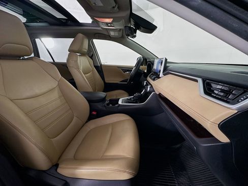 Used 2019 Toyota RAV4 Limited w/ Advanced Technology Package image 36