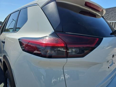 Used 2024 Nissan Rogue S FWD image 36
