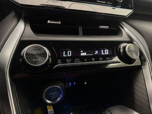 Used 2021 Toyota Venza XLE image 24