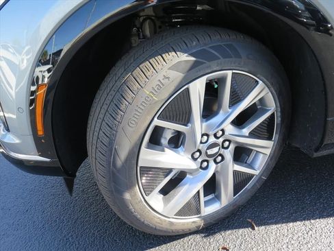 New 2026 Cadillac Optiq Luxury 2 image 26