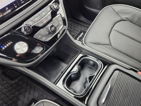 New 2026 Chrysler Pacifica Limited image 16