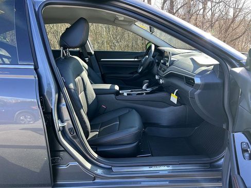 New 2025 Nissan Altima 2.5 SR image 21