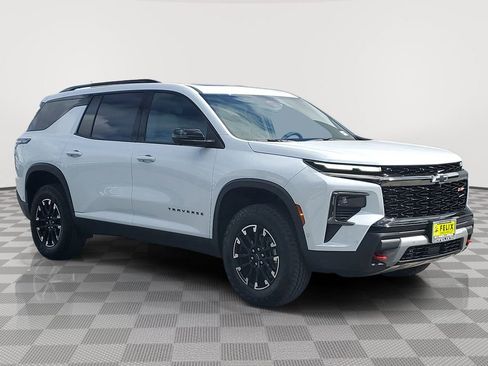 New 2026 Chevrolet Traverse Z71 w/ Enhanced Driving Package AWD/4WD image 3
