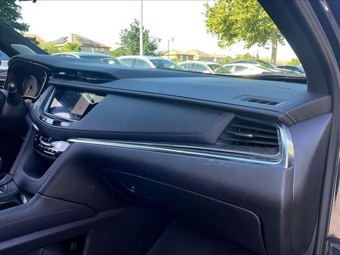 Used 2021 Cadillac XT5 Sportv w/ LPO, ONYX Package image 17