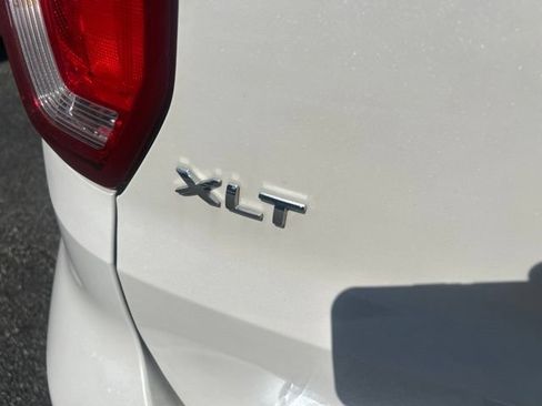 Used 2018 Ford Explorer XLT w/ Equipment Group 202A AWD/4WD image 13