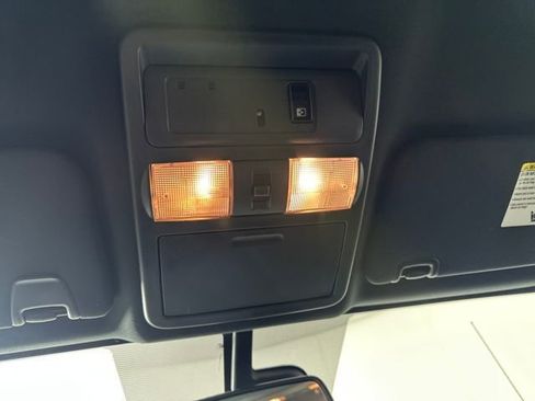 Used 2018 Nissan Titan XD image 24