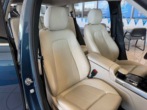 Used 2020 Mercedes-Benz GLB 250 4MATIC w/ Premium Package image 24