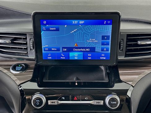 Used 2021 Ford Explorer Limited image 22