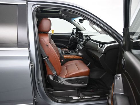 Used 2019 Chevrolet Suburban Premier w/ Premier Plus Edition AWD/4WD image 52