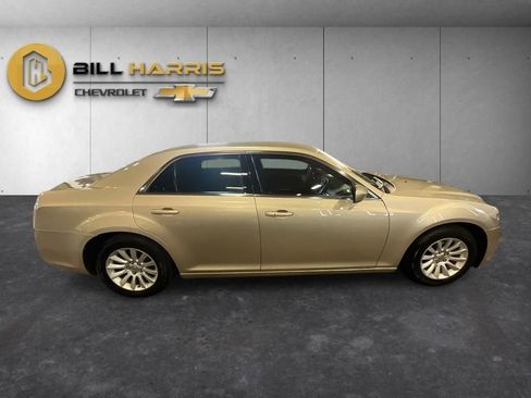 Used 2012 Chrysler 300 RWD image 10