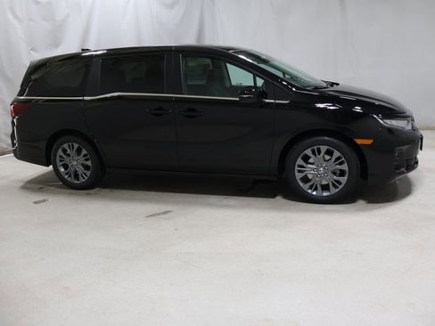 New 2026 Honda Odyssey Touring image 8