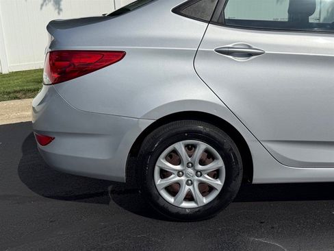 Used 2012 Hyundai Accent GLS FWD image 30