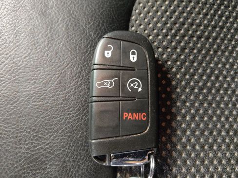 Used 2017 Jeep Compass Trailhawk w/ Popular Equipment Group AWD/4WD image 32