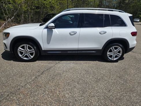 Used 2022 Mercedes-Benz GLB 250 4MATIC image 2