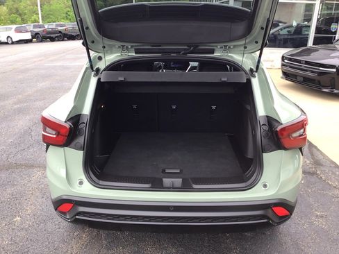 Used 2024 Chevrolet Trax RS w/ Sunroof Package FWD image 5