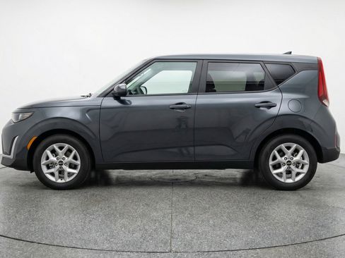 Used 2025 Kia Soul LX w/ LX Technology Package FWD image 5