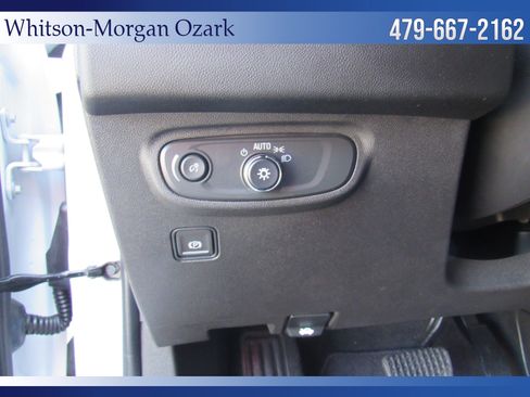 Used 2024 GMC Terrain SLE image 32
