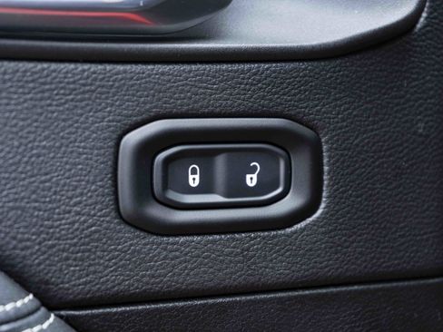 Used 2022 Jeep Wrangler Unlimited Sahara AWD/4WD image 36