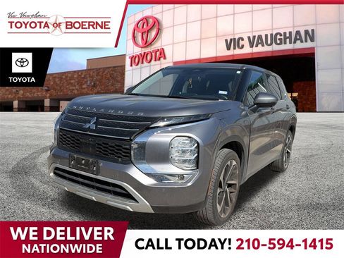 Used 2022 Mitsubishi Outlander SE image 1