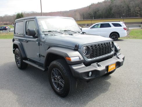 Used 2024 Jeep Wrangler Sport S image 3