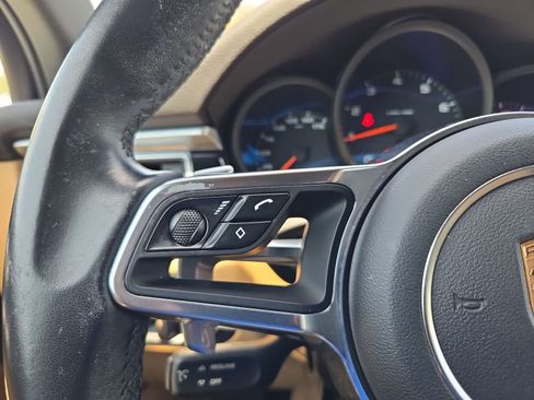 Used 2018 Porsche Macan AWD/4WD image 22