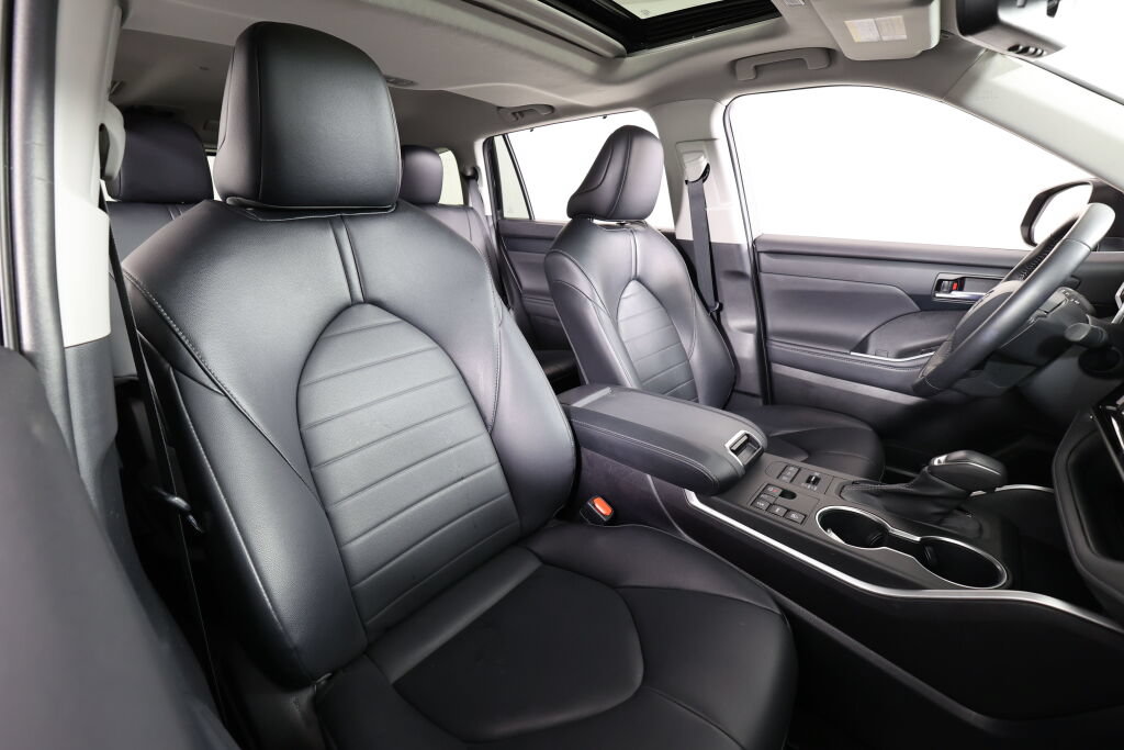 Used 2023 Toyota Highlander XLE AWD/4WD image 26