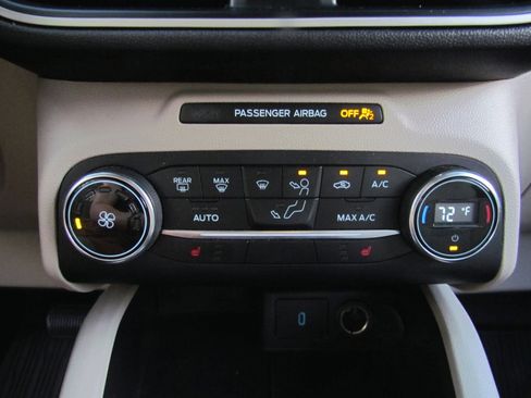 Used 2020 Ford Escape SE image 37