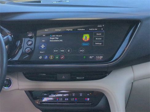 Used 2023 Buick Envision Avenir image 18