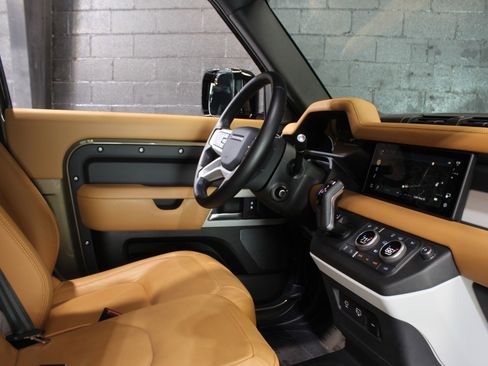 Used 2024 Land Rover Defender 90 S image 40