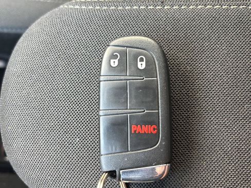 Used 2021 Jeep Renegade Latitude AWD/4WD image 33