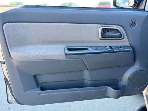 Used 2004 Chevrolet Colorado 2WD Extended Cab w/ Comfort Convenience Package image 9